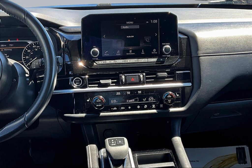 2024 Nissan Pathfinder SV