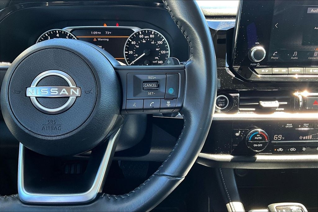 2024 Nissan Pathfinder SV