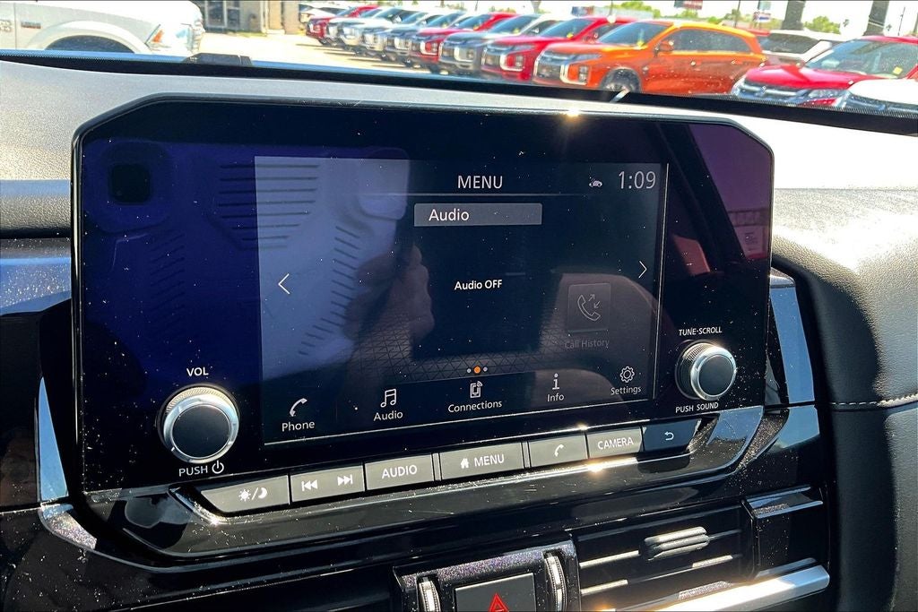 2024 Nissan Pathfinder SV