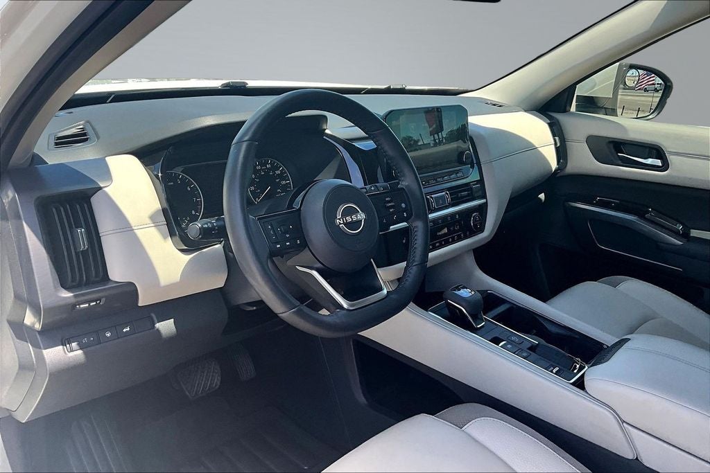 2024 Nissan Pathfinder SL