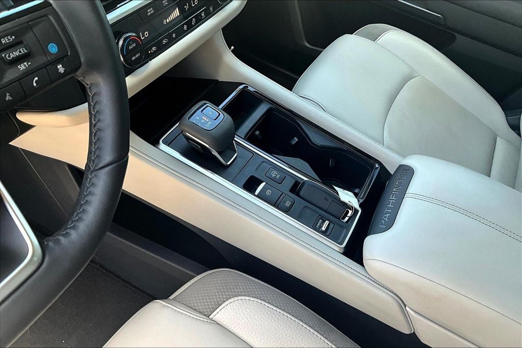 2024 Nissan Pathfinder SL