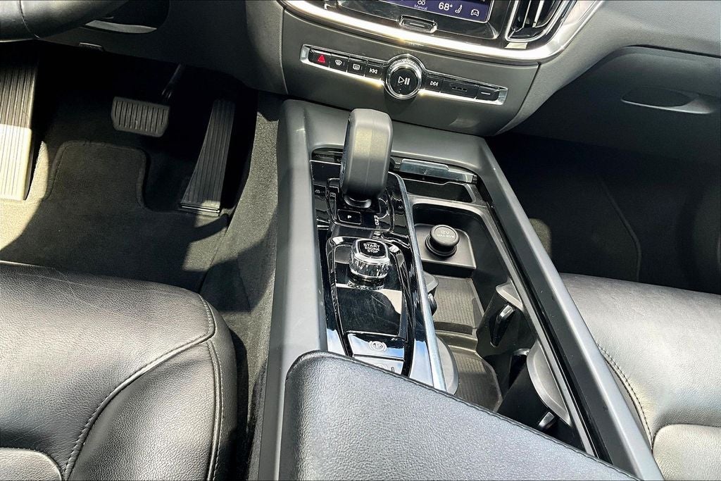 2024 Volvo S60 B5 Core Dark Theme