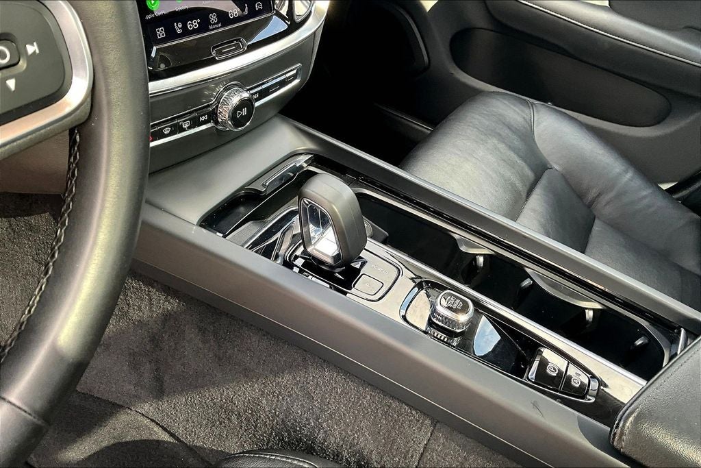 2024 Volvo S60 B5 Core Dark Theme