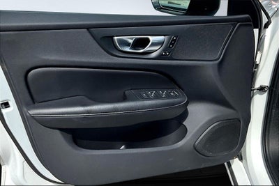 2024 Volvo S60 B5 Core Dark Theme