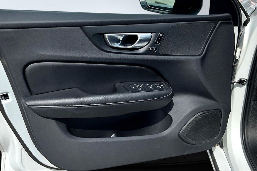 2024 Volvo S60 B5 Core Dark Theme
