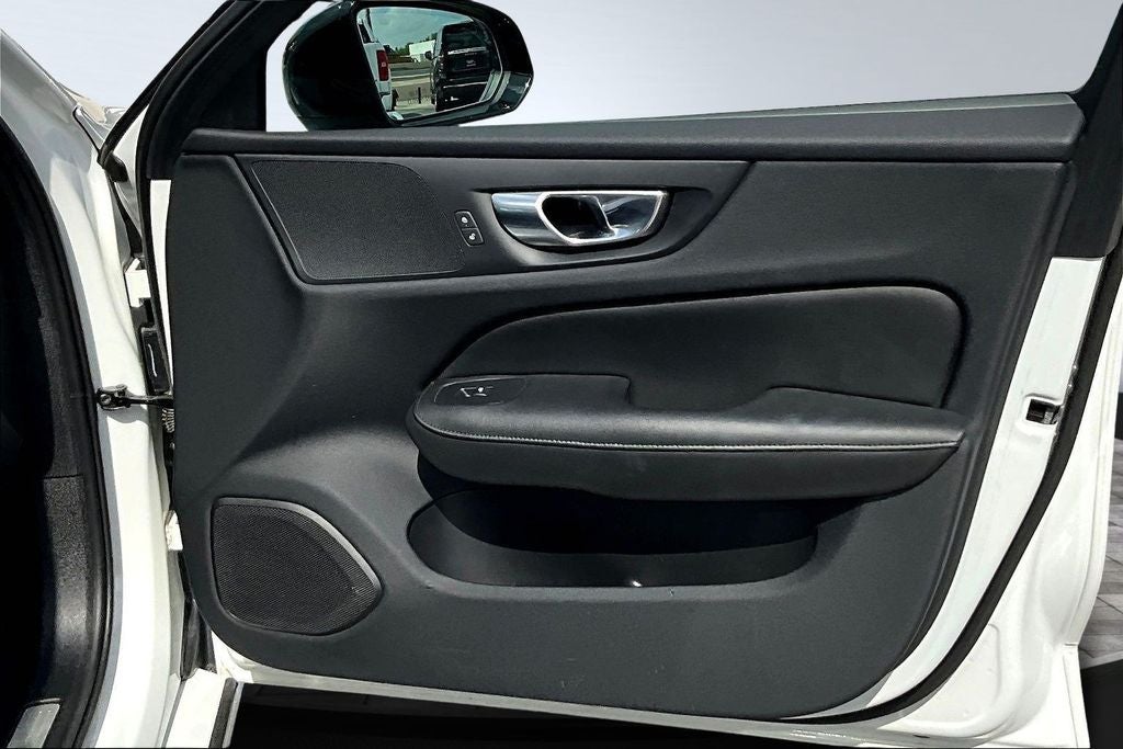 2024 Volvo S60 B5 Core Dark Theme