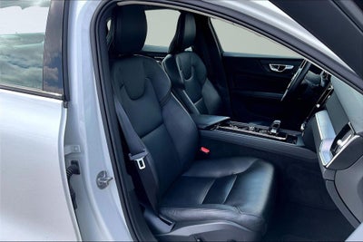 2024 Volvo S60 B5 Core Dark Theme