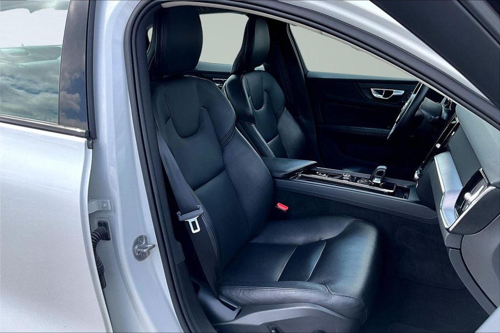 2024 Volvo S60 B5 Core Dark Theme