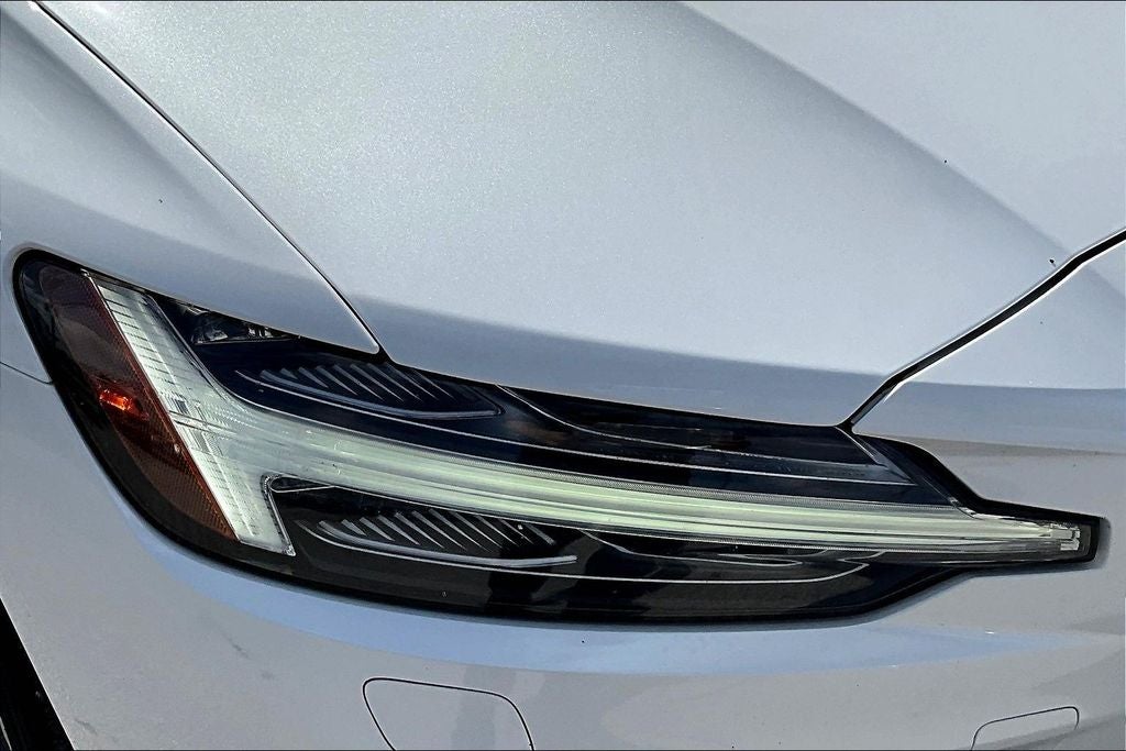 2024 Volvo S60 B5 Core Dark Theme
