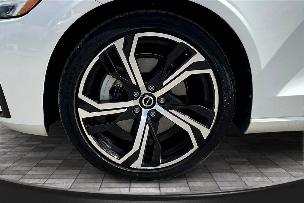 2024 Volvo S60 B5 Core Dark Theme