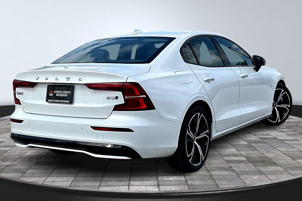 2024 Volvo S60 B5 Core Dark Theme
