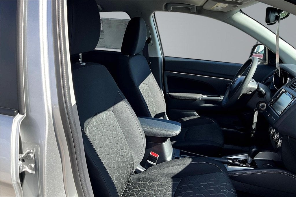 2027 Mitsubishi Outlander Sport Base