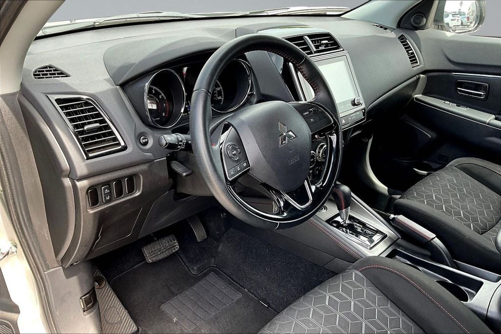 2025 Mitsubishi Outlander Sport 2.0 LE