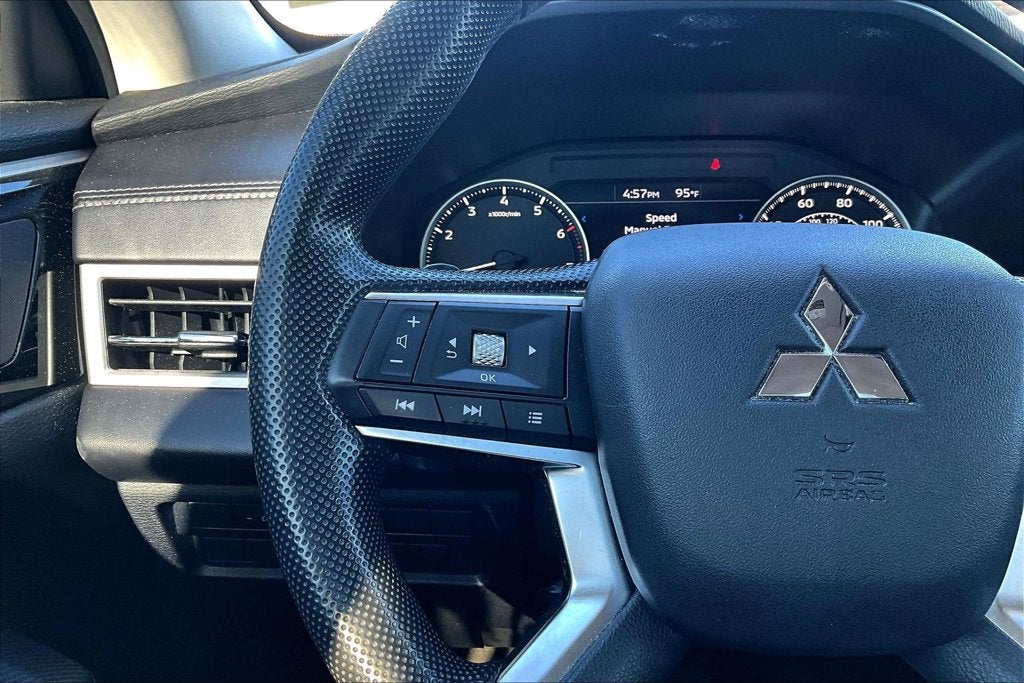 2024 Mitsubishi Outlander ES