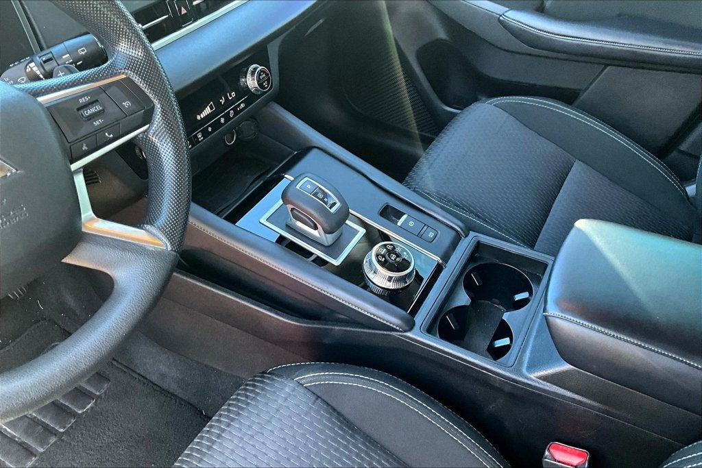 2024 Mitsubishi Outlander ES
