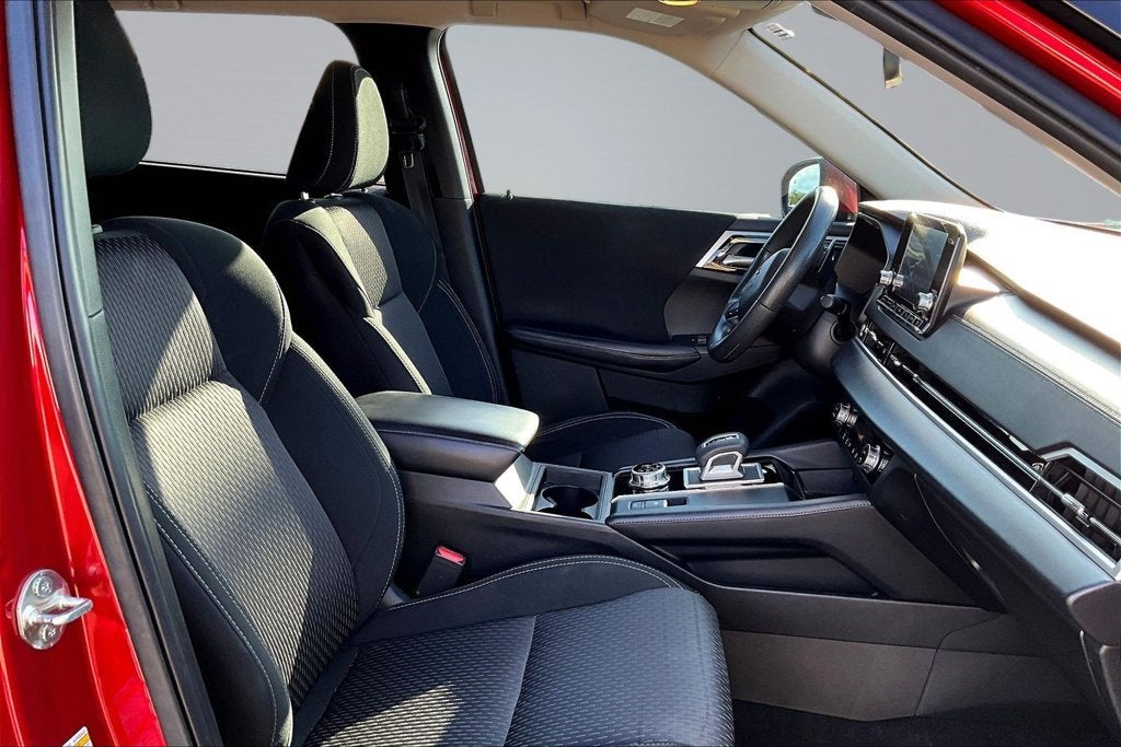 2024 Mitsubishi Outlander ES