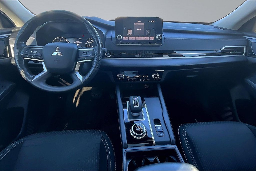 2024 Mitsubishi Outlander ES