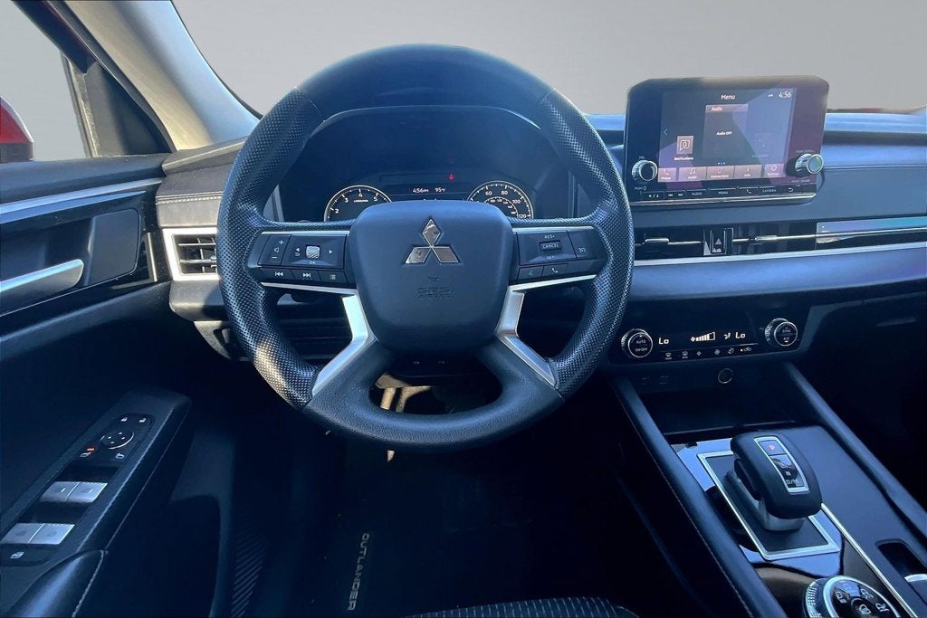 2024 Mitsubishi Outlander ES