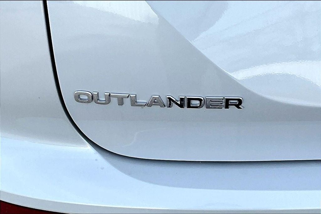 2026 Mitsubishi Outlander ES