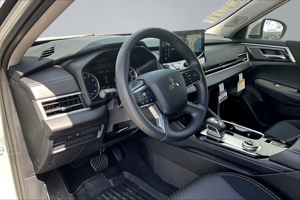 2026 Mitsubishi Outlander ES