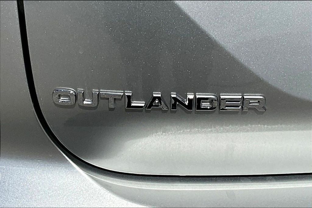 2026 Mitsubishi Outlander ES
