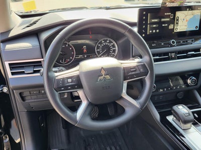 2026 Mitsubishi Outlander ES