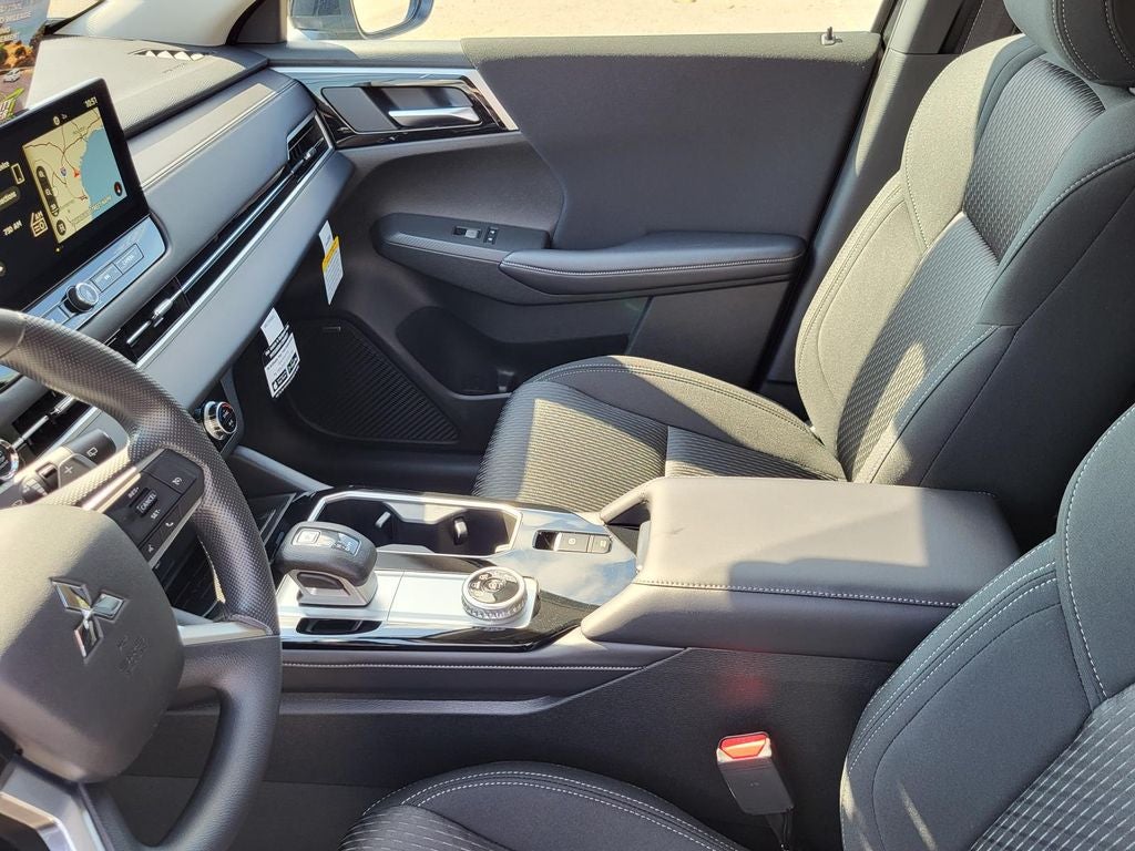 2026 Mitsubishi Outlander ES