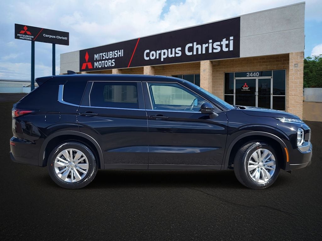 2026 Mitsubishi Outlander ES