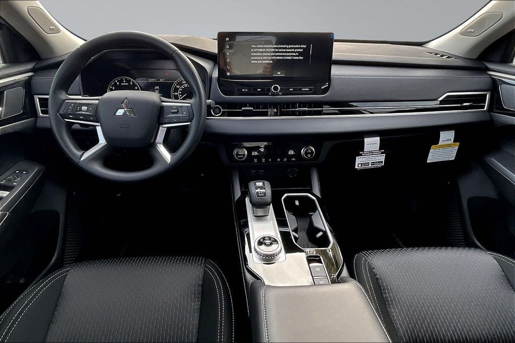 2026 Mitsubishi Outlander ES