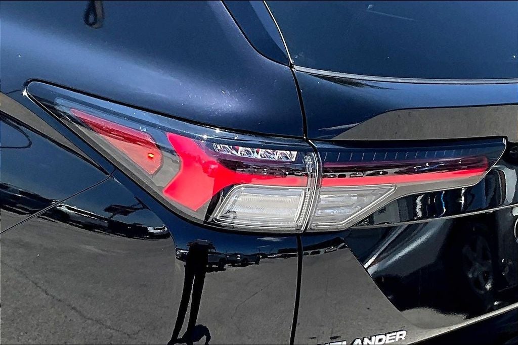 2025 Mitsubishi Outlander SE