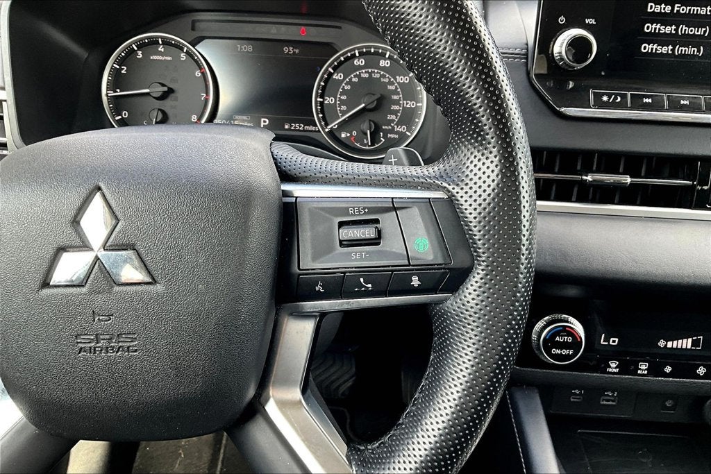 2024 Mitsubishi Outlander SE