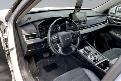 2024 Mitsubishi Outlander SE