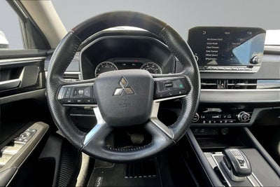 2024 Mitsubishi Outlander SE