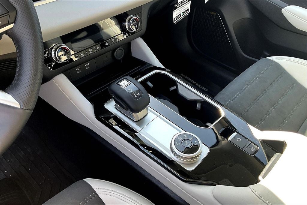 2025 Mitsubishi Outlander SE
