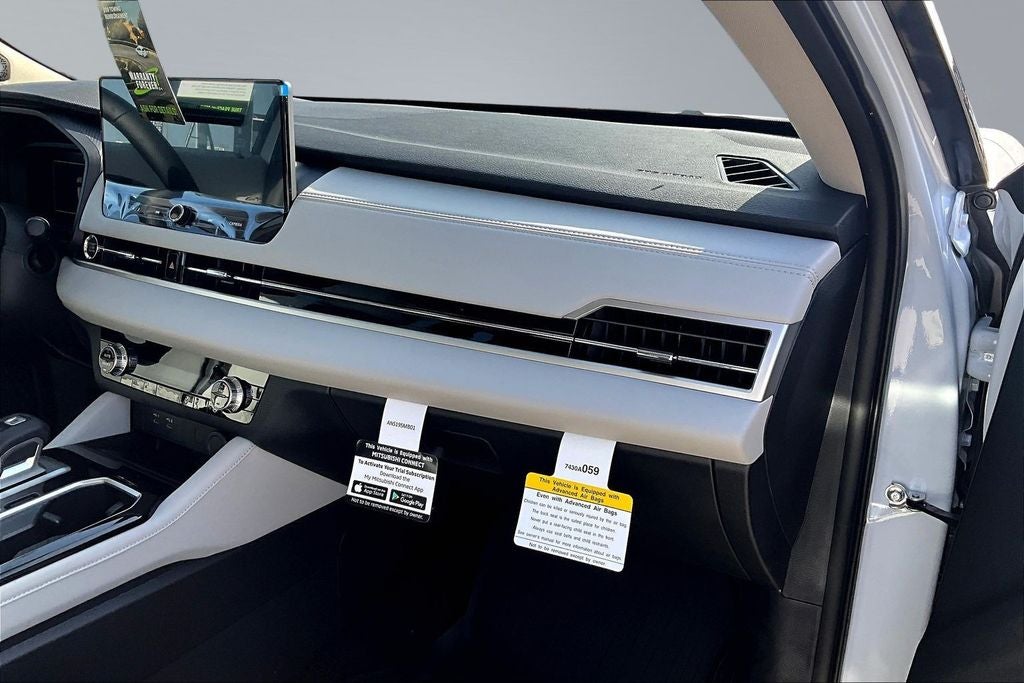 2025 Mitsubishi Outlander SE