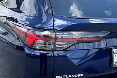 2025 Mitsubishi Outlander SE