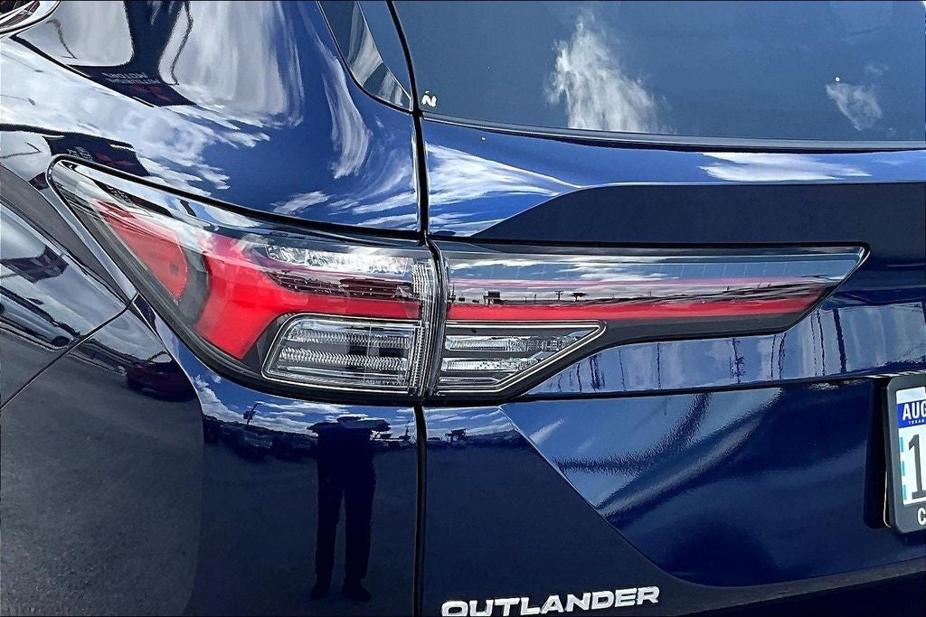 2025 Mitsubishi Outlander SE