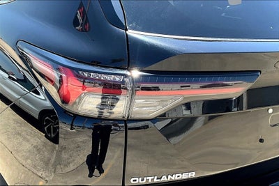 2025 Mitsubishi Outlander SE