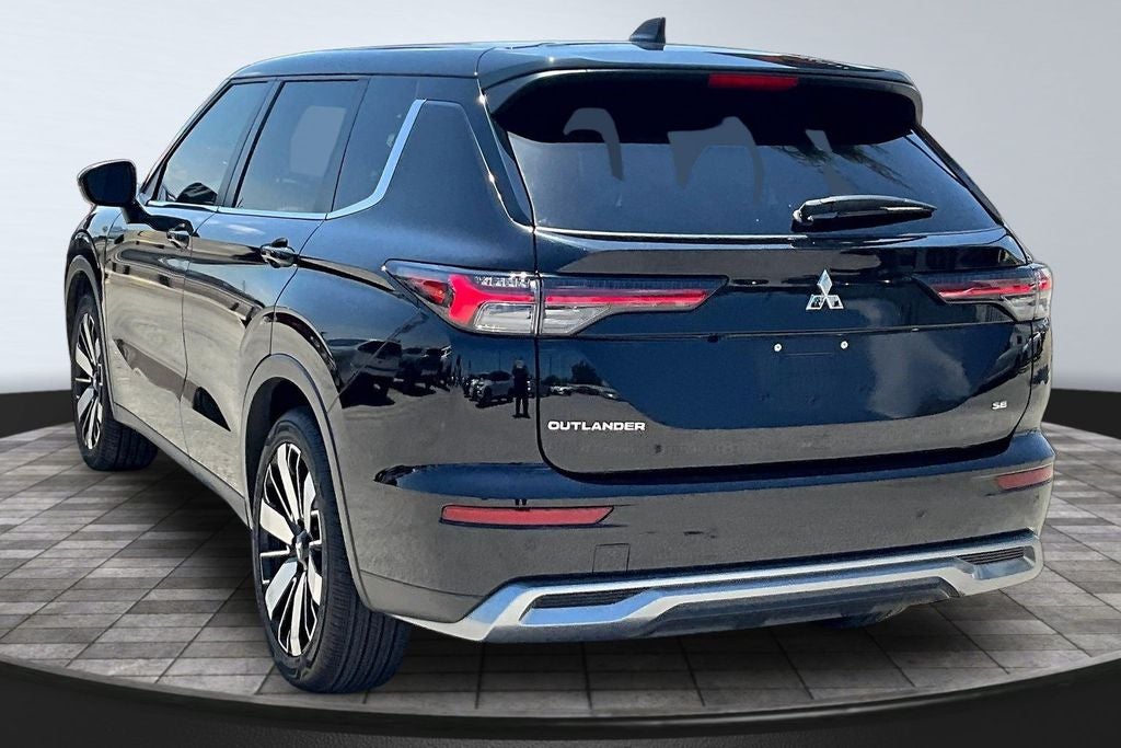 2025 Mitsubishi Outlander SE