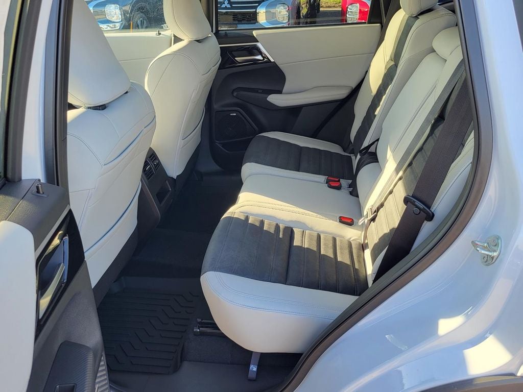 2026 Mitsubishi Outlander SE