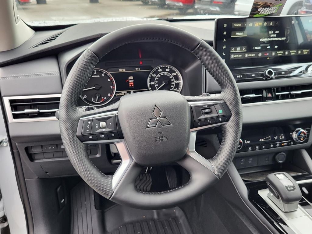 2026 Mitsubishi Outlander SE