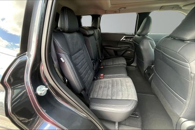 2026 Mitsubishi Outlander SE