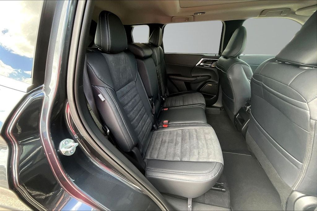 2026 Mitsubishi Outlander SE