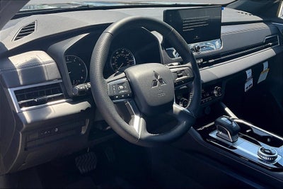 2026 Mitsubishi Outlander LE