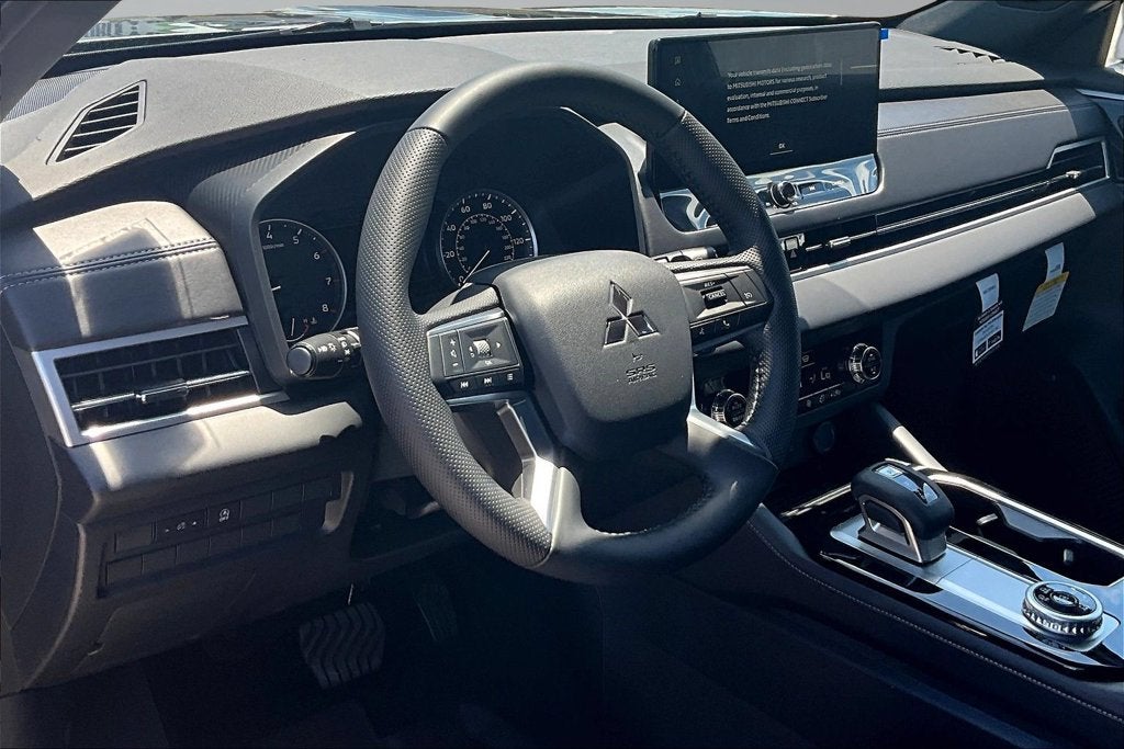 2026 Mitsubishi Outlander LE