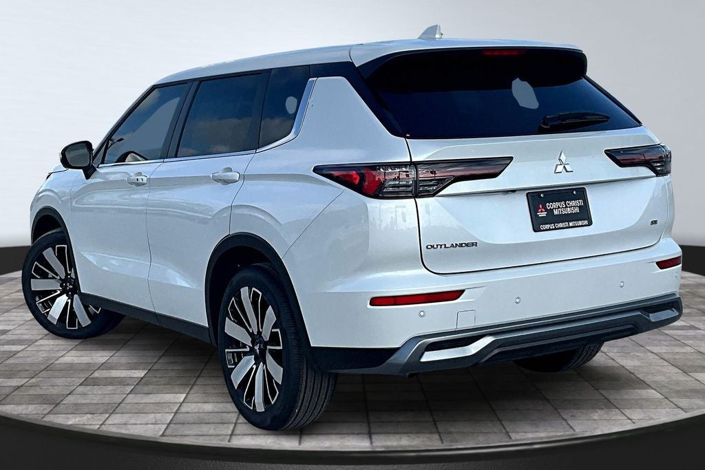 2026 Mitsubishi Outlander SE