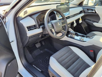 2026 Mitsubishi Outlander SE