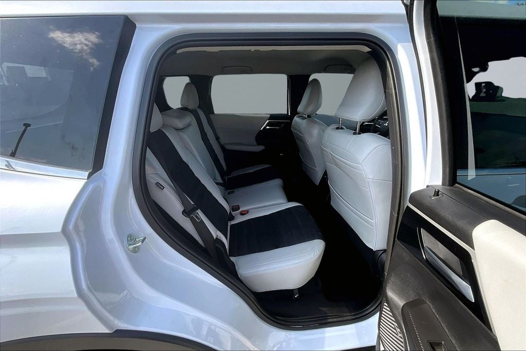 2026 Mitsubishi Outlander SE