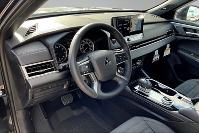 2026 Mitsubishi Outlander LE