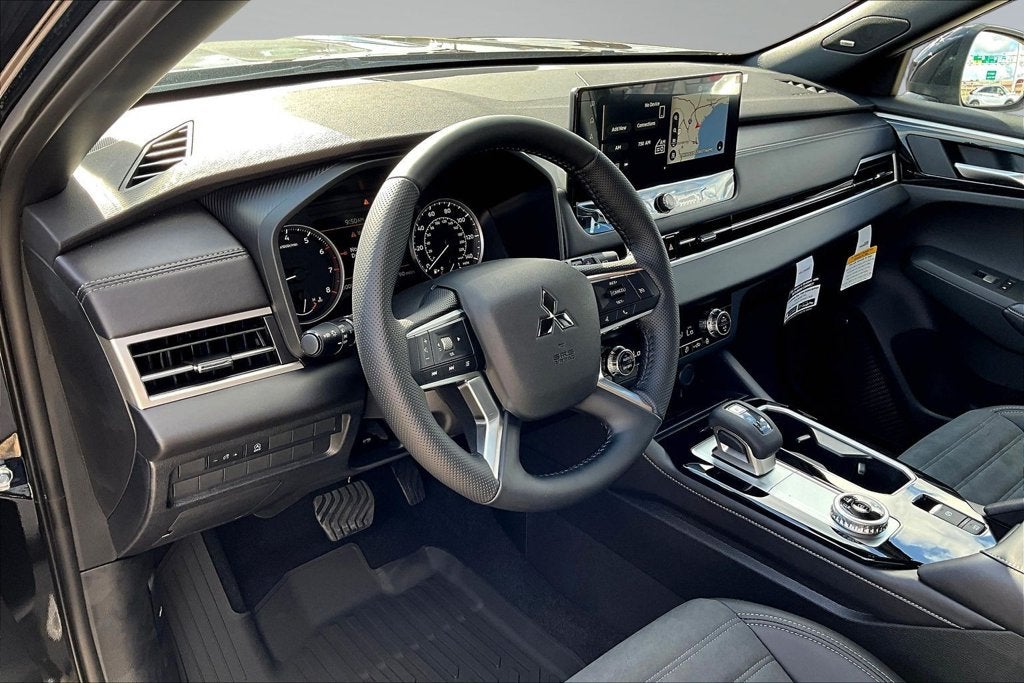 2026 Mitsubishi Outlander LE